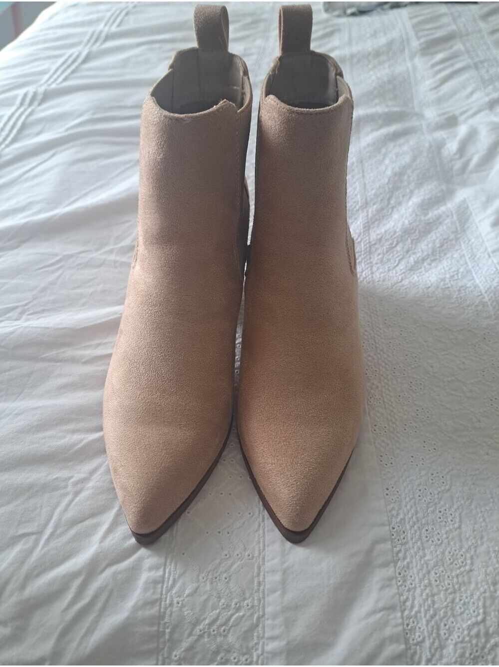 DREAM PAIRS beige Suede Chelsea ankle boot slip on pointed toe block heel Sz 7